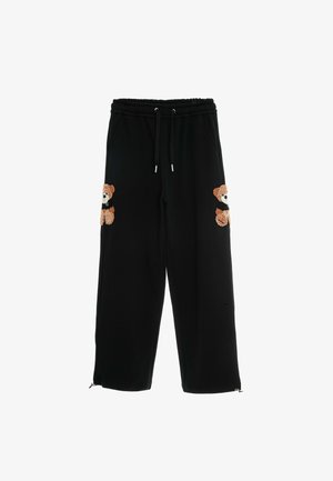 Pantalones de chándal negros hechos de un tejido suave, con dos diseños de ositos de peluche bordados en la parte frontal y cremalleras en los tobillos.