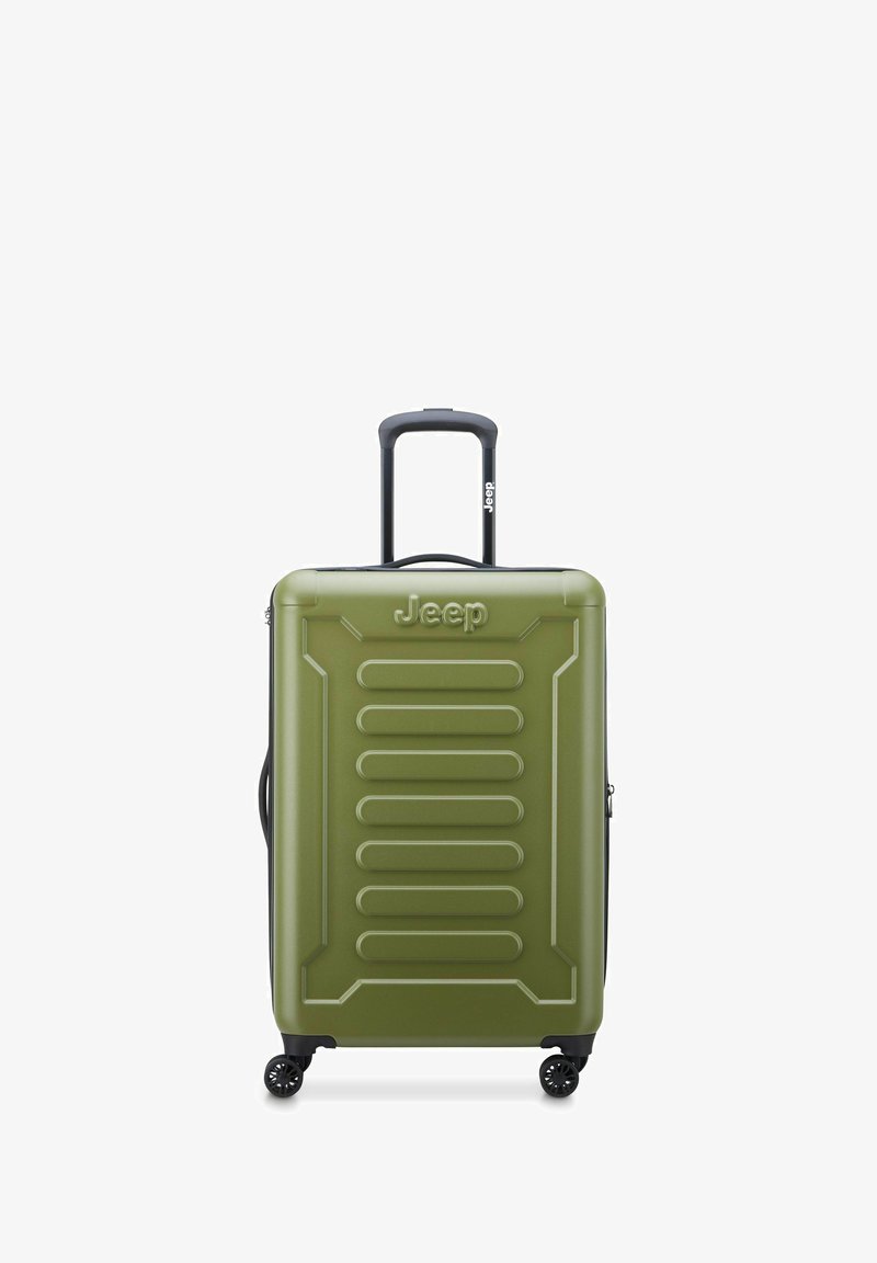 Valigia rigida di colore verde oliva con texture rigata, ruote nere e manico retrattile. Presenta il nome del marchio "Jeep" sul frontale.