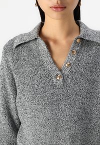 Elisabetta Franchi WOMAN'S DRESS - Φόρεμα-πουλόβερ - nero/burro