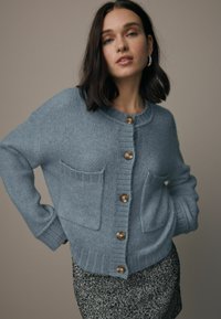 Next POCKET - Vesta na kopčanje - blue chambray