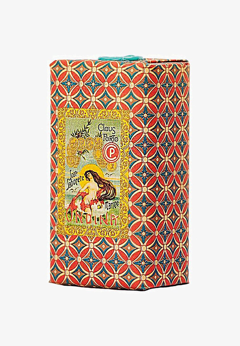 Musterseifenbox mit einem rot-blauen geometrischen Design und einem gelben und grünen Etikett, auf dem "Claus Porto Ondina" steht.