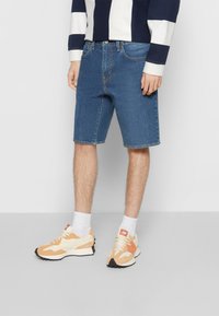Levi's® 405™ STANDARD SHORTS - Pantaloni scurți din denim - corgi jupiter blue