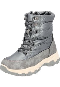 Stivaletto grigio con tomaia in nylon imbottito, chiusura con lacci e suola in gomma con finitura testurizzata. Arricchito con sezioni in pelle scamosciata.