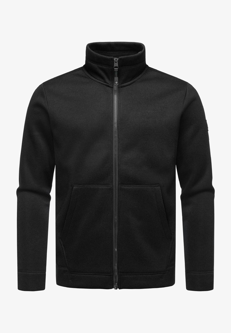 Giacca nera con zip e collo alto, texture a coste, due tasche anteriori e polsini aderenti. Logo discreto sul lato sinistro superiore.