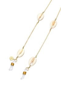 Collana in oro con conchiglie di cowrie bianche e accenti di pendenti trasparenti, decorata con dettagli dorati a spirale. Texture lisce e lucide in tutto l'oggetto.