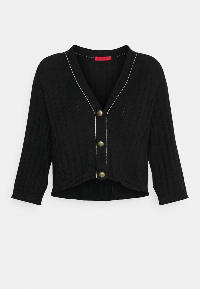 Svart rippad cardigan med en kortad design och trekvartslånga ärmar. Har en V-halsringning, vit kantning och guldfärgade knappar framtill.