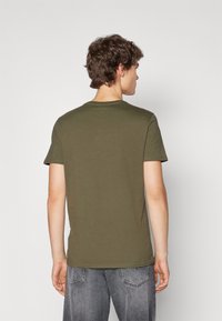 Tommy Jeans SLIM TEE - T-shirt - bas - fatigue green