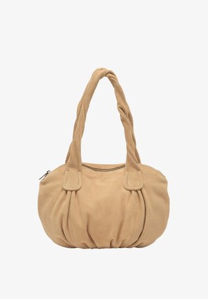 Beżowa zamszowa torebka z podwójnymi skręconymi rączkami i górnym zamkiem błyskawicznym, pokazująca miękką, marszczoną fakturę.