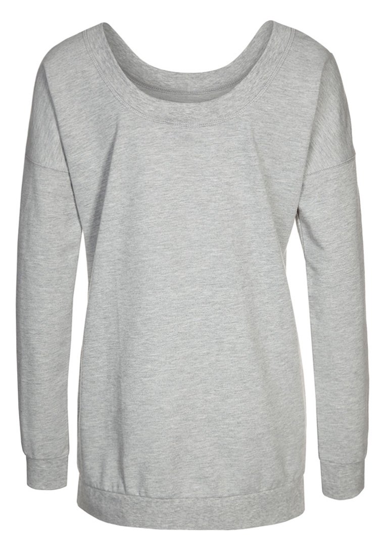 Sudadera de manga larga gris claro con un cuello ancho, puños acanalados y un corte relajado. Fabricada con una suave mezcla de algodón.