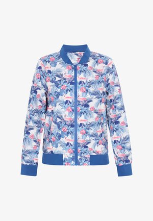 Blomstret bomberjakke med en blå ribstrikket krave og ærmer. Har et tropisk mønster med pink flamingoer og grønne blade på en hvid baggrund.