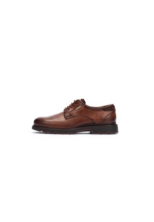 Zapato de vestir de piel marrón con puntera redondeada, diseño con cordones, superficie texturizada y suela de goma resistente para un mejor agarre y durabilidad.