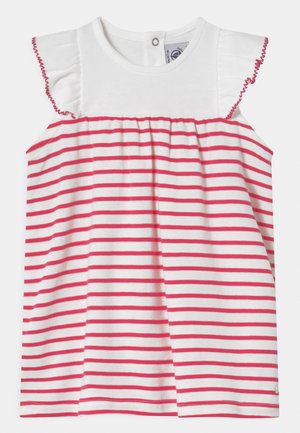 Biała bezrękawnik z różowymi poziomymi paskami; ma falbanki na ramionach oraz zapięcie na guziki z tyłu. Wykonana z miękkiej bawełny.