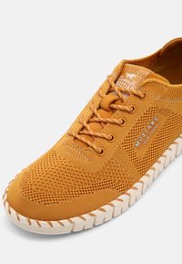 Mustang Sneaker low - maisgelb