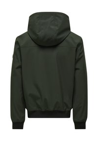 Giacca con cappuccio verde, con una texture liscia, polsini elastici e vita sagomata, dal design pulito e minimalista.