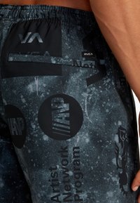 RVCA SPORT YOGGER 17- PERFORMANCE - Športové šortky - pjt