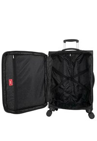 Maleta negra de carcasa dura, con un interior de patrón geométrico, bolsillo con cremallera, correas cruzadas y cuatro ruedas giratorias para facilitar la movilidad.