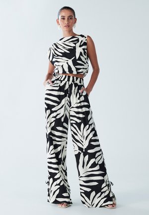 BWLDR LAILA - Trousers - black abstract
