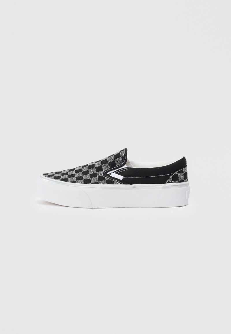 Fekete és szürke kockás slip-on cipők fehér gumitalppal, textil felsőrésszel és klasszikus kialakítással rendelkező varrott részletekkel.