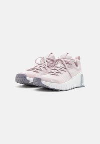 Nike Performance Scarpe da allenamento - purple