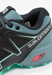 Salomon Běžecké boty do terénu - black