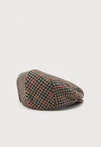Căciulă din tweed cu un model houndstooth în nuanțe de maro, verde și roșu. Formă rotundă, cu o textură moale și un mic accent din piele neagră.
