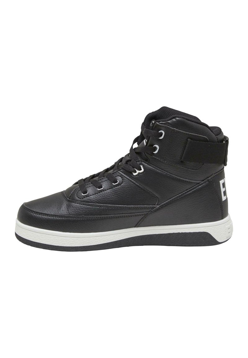 Basket haute noire en cuir, dotée d'une semelle en caoutchouc blanche, d'un col rembourré, d'un laçage à l'avant et d'un détail en sangle à la cheville avec logo latéral.