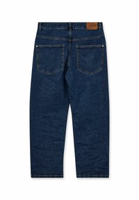 Dunkelblaue Denim-Jeans mit geradem Schnitt, ausgestattet mit zwei Gesäßtaschen und einem Lederpatch am Bund. Gestepptes Muster im gesamten Design.