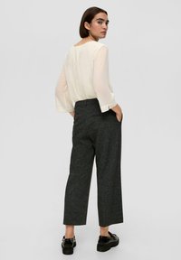 s.Oliver BLACK LABEL GEMUSTERTE - Broek - schwarz