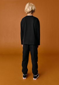 Next REGULAR FIT - HALLOWEEN  - Melegítőfelső - black orange spooktacular
