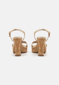 Tamaris Clogs - gold
