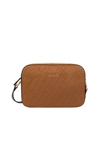 Sac à main synthétique marron avec motif de logo en relief, ferrures dorées, forme rectangulaire et bandoulière ajustable.