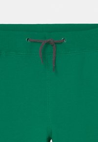 Name it NKMSWEAT PANT - Calças de fato de treino - green tambourine