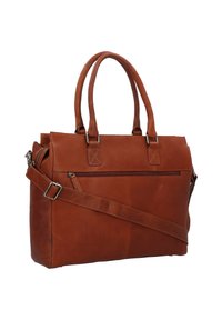 Bolso de mano de cuero marrón con asas dobles, correa de hombro desmontable, bolsillo con cremallera en la parte frontal y una textura suave. Forma cuadrada, diseño minimalista.