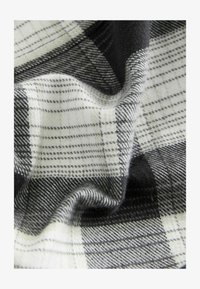 Pasirinkta, black white check