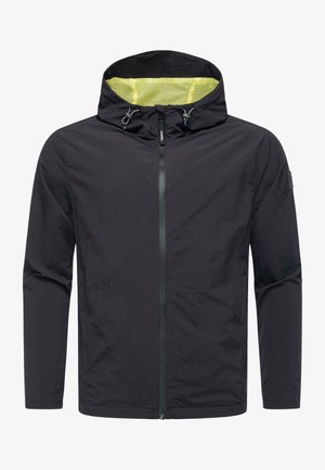 Juodas lengvas pūkinis švarkas su užtrauktuku, reguliuojama gobtuvu ir geltonu tinkliniu pamušalu. Yra ilgomis rankovėmis ir tekstūruota medžiaga.