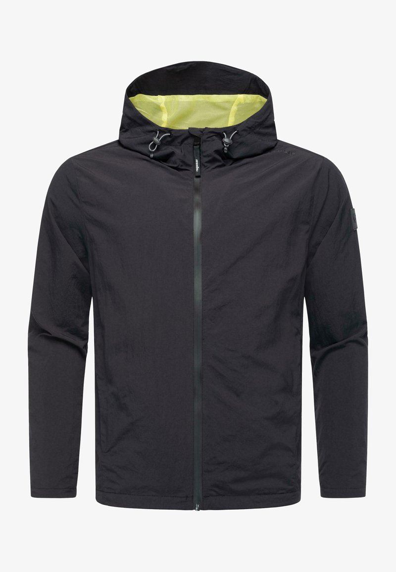 Črna lahka jakna z zadrgo spredaj, nastavljivo kapuco in rumenim mrežastim podlogom. Ima dolge rokave in teksturirano tkanino.