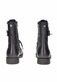 Stivaletti neri in pelle con borchie decorative, design con lacci e suola in gomma robusta, che offrono una finitura texturizzata e durevole.