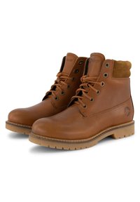 Botas de tobillo de cuero marrón con un acabado suave, puntera redonda, cuello acolchado y diseño con cordones. Suela de goma con un patrón de tracción.