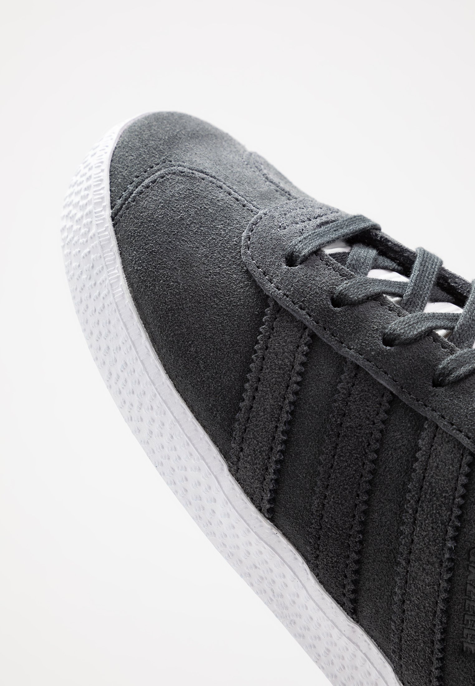 adidas gazelle gris foncé