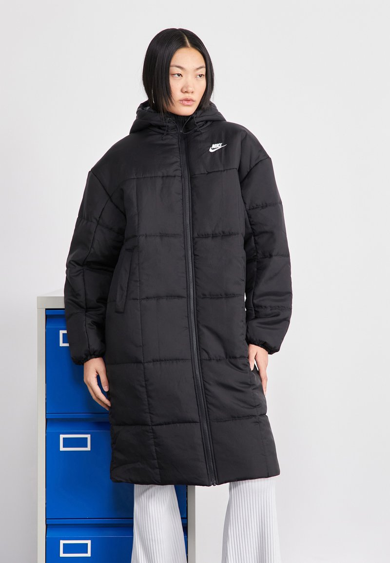Nike Sportswear CLASSIC PARKA - Žieminis paltas - black/white/juoda ...