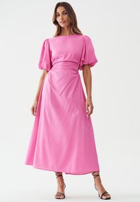 CALLI NICHOLA  - Maxi-jurk - bubble gum pink