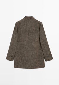 Blazer en laine brune texturée vu de dos avec manches longues et détails de boutons noirs aux extrémités des poignets.