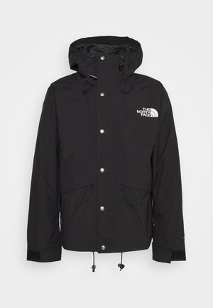 Mustat vedenpitävät takki hupulla, hopeiset napit, säädettävät nyörit ja The North Face -logo rinnassa. Sisältää kaksi etutaskua.