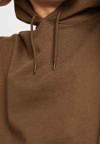 Weekday Jersey con capucha - brown