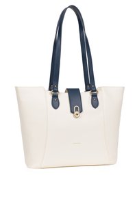 Tote tas in crèmekleurig faux leer met marineblauwe handvatten en sluiting. Heeft een gestructureerde vorm, gouden hardware accenten en een textuur oppervlak.
