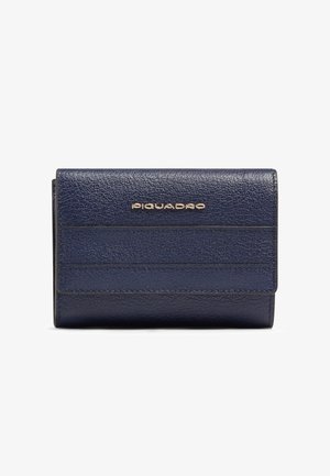 Portafoglio in pelle blu navy con trama, logo Piquadro dorato centrato sulla patta frontale, forma rettangolare e dettagli cuciti.