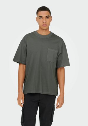 - T-shirt z nadrukiem