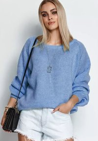 - Sweter