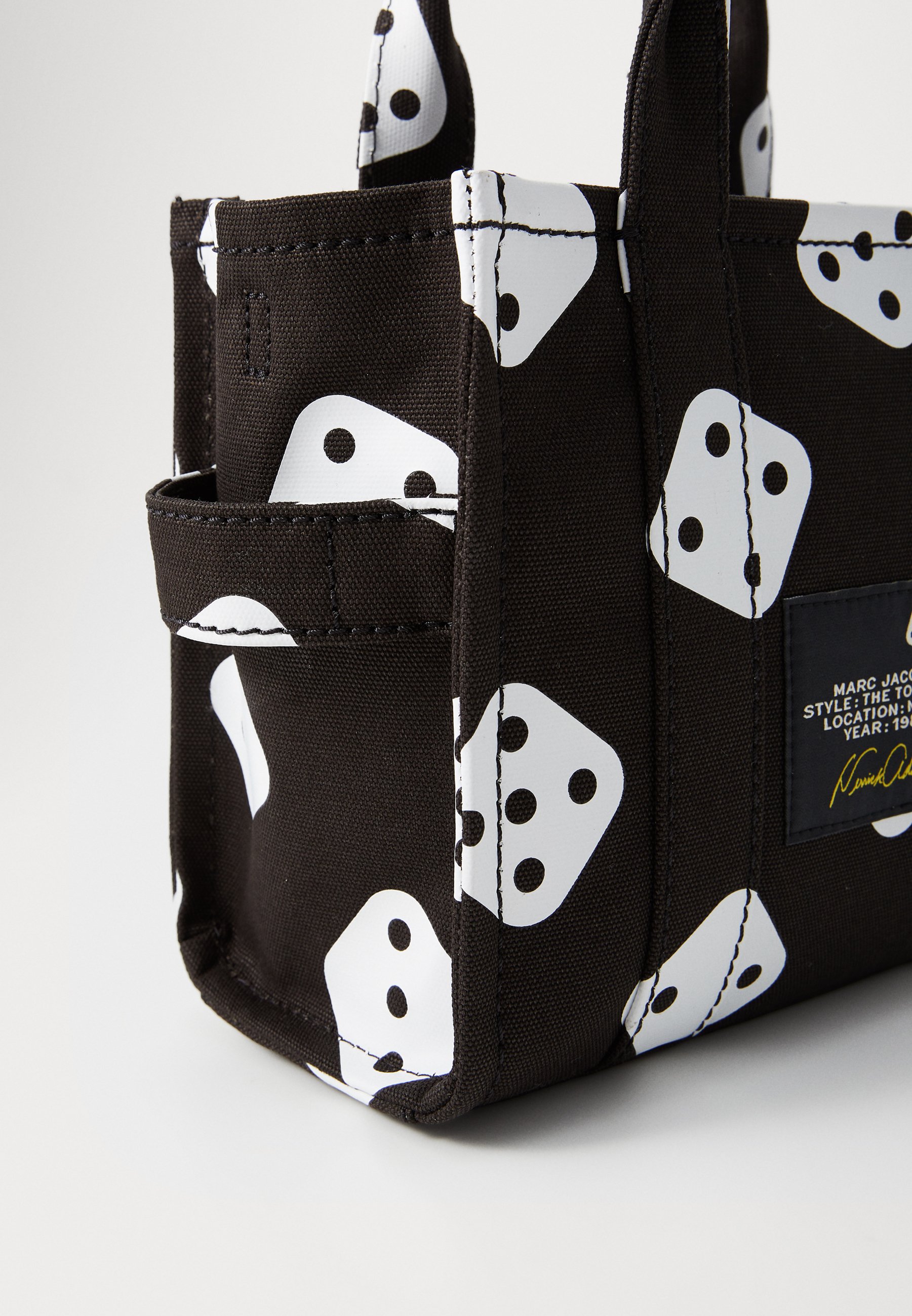 MARC JACOBS THE SMALL TOTE - Bolso de mano - black/white/negro