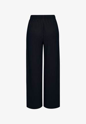 Schwarze Hose mit weitem Bein, vertikaler Rippenstruktur und elastischem Bund, flach liegend ohne Modell dargestellt.